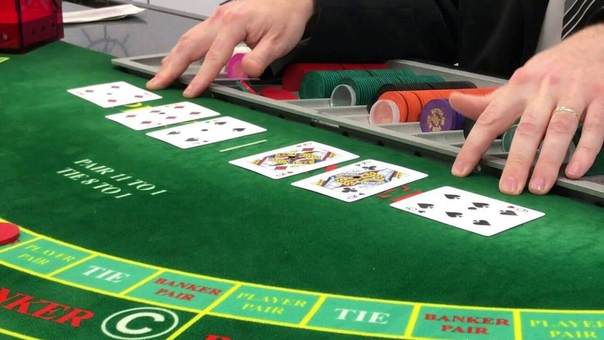 Topdoithuong365 Chia sẻ Top 4 kỹ thuật canh bài Baccarat trong game bài